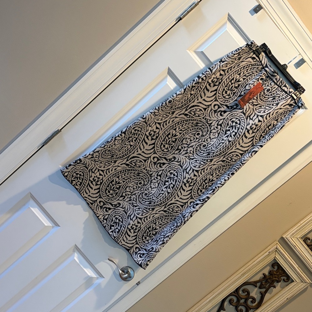 Peruvian Connection Black and Cream Paisley Skirt small